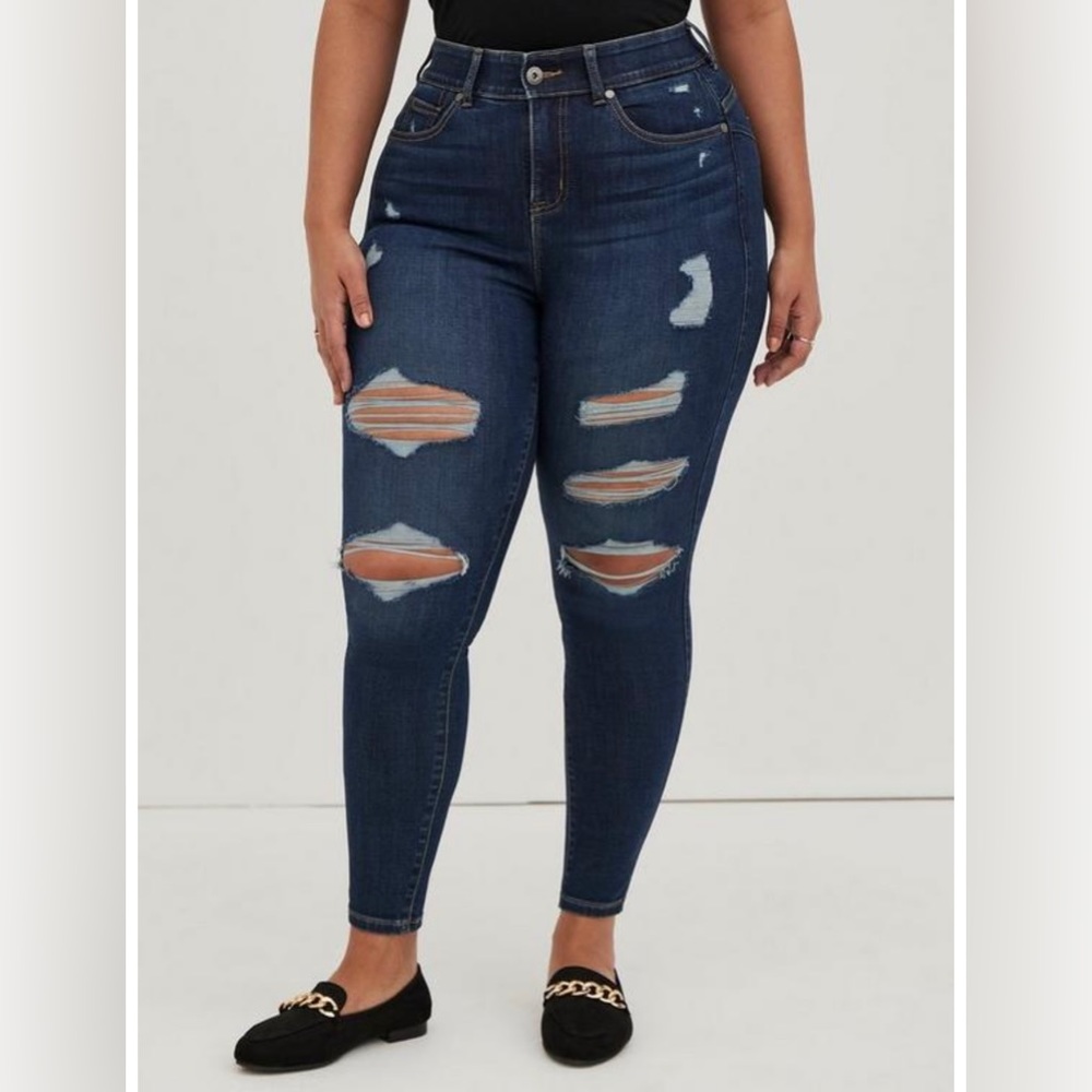 Torrid 18R Curvy Bombshell Skinny Super Soft High-Rise Jean A11089